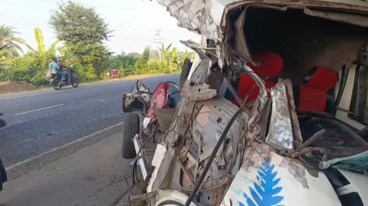 মধুখালীতে বাস-অ্যাম্বুলেন্সের সংঘর্ষে নারীসহ নিহত ৩, আহত ৪