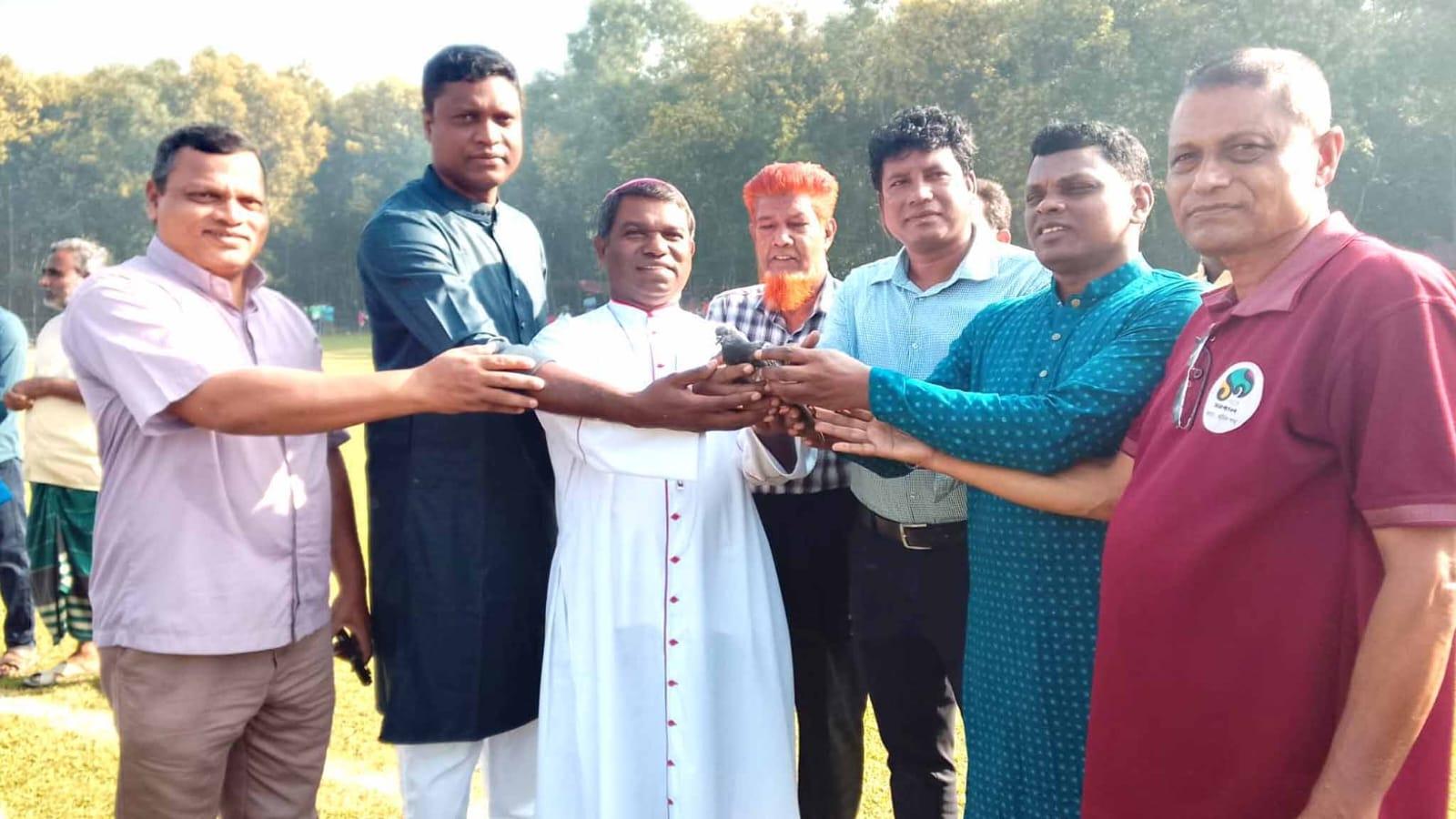 সংযুক্ত ছবি