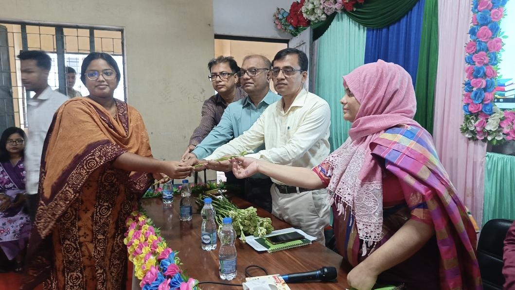 মধুখালীতে সরকারি আইনউদ্দীন কলেজে একাদশ শ্রেণির শিক্ষার্থীদের নবীনবরণ