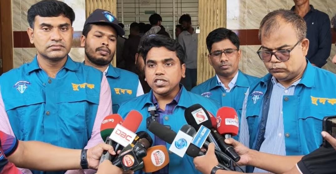 জামালপুর আঞ্চলিক পাসপোর্ট অফিসে দুদকের অভিযান