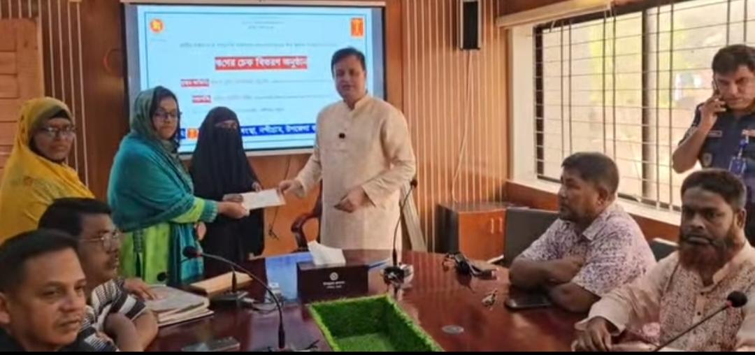 নারীদের অর্থনৈতিকভাবে স্বাবলম্বী করতে ক্ষুদ্রঋণ গুরুত্বপূর্ণ ভূমিকা রাখবে: সংসদ সদস্য মোশারফ হোসেন